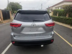 Toyota Highlander XLE 2019 Silver