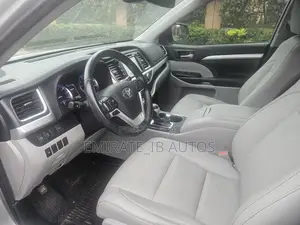 Toyota Highlander XLE 2019 Silver