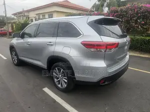 Toyota Highlander XLE 2019 Silver