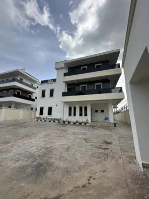 8bdrm Duplex in Asokoro for sale
