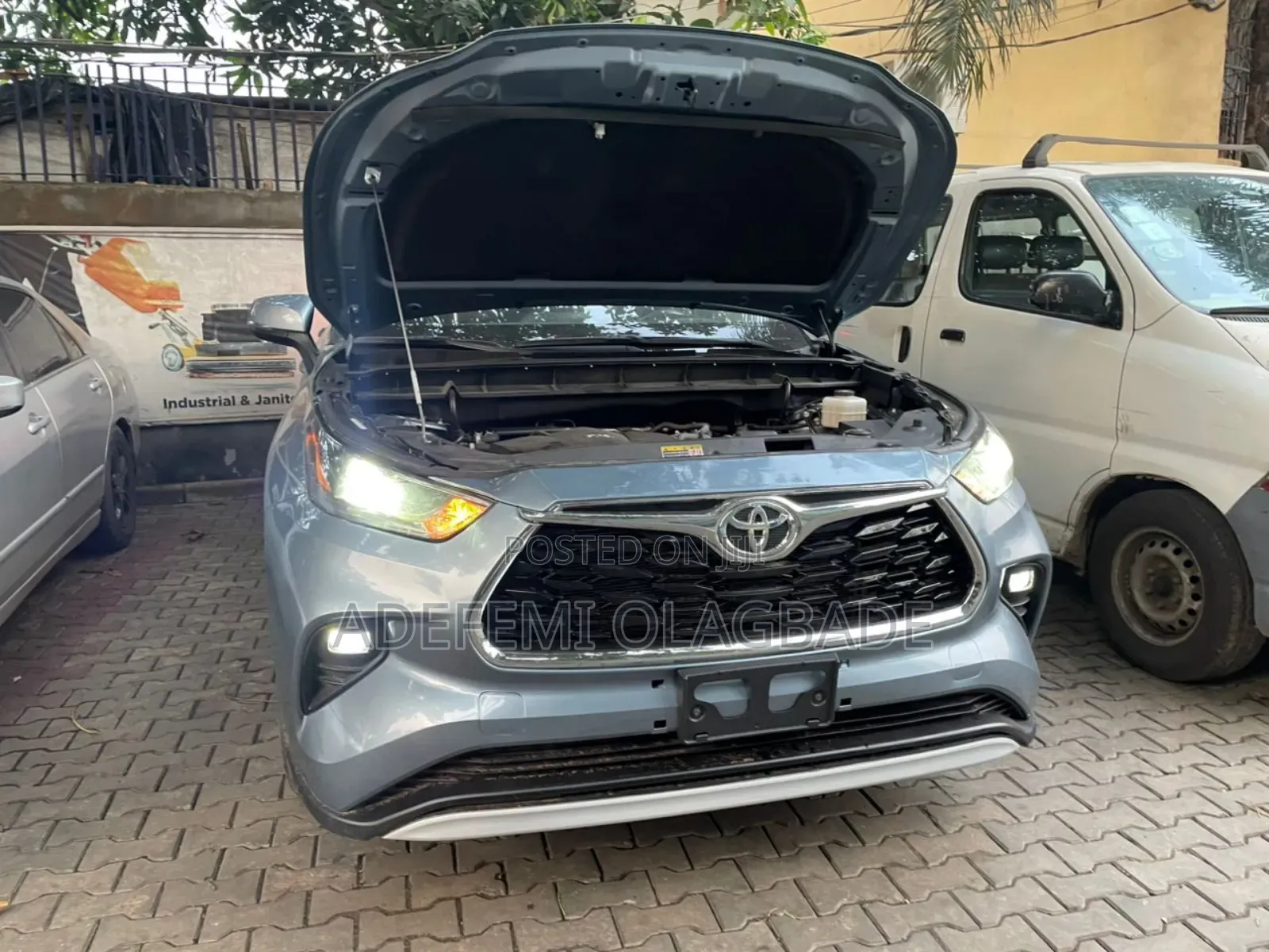 Toyota Highlander XLE 2022 Blue