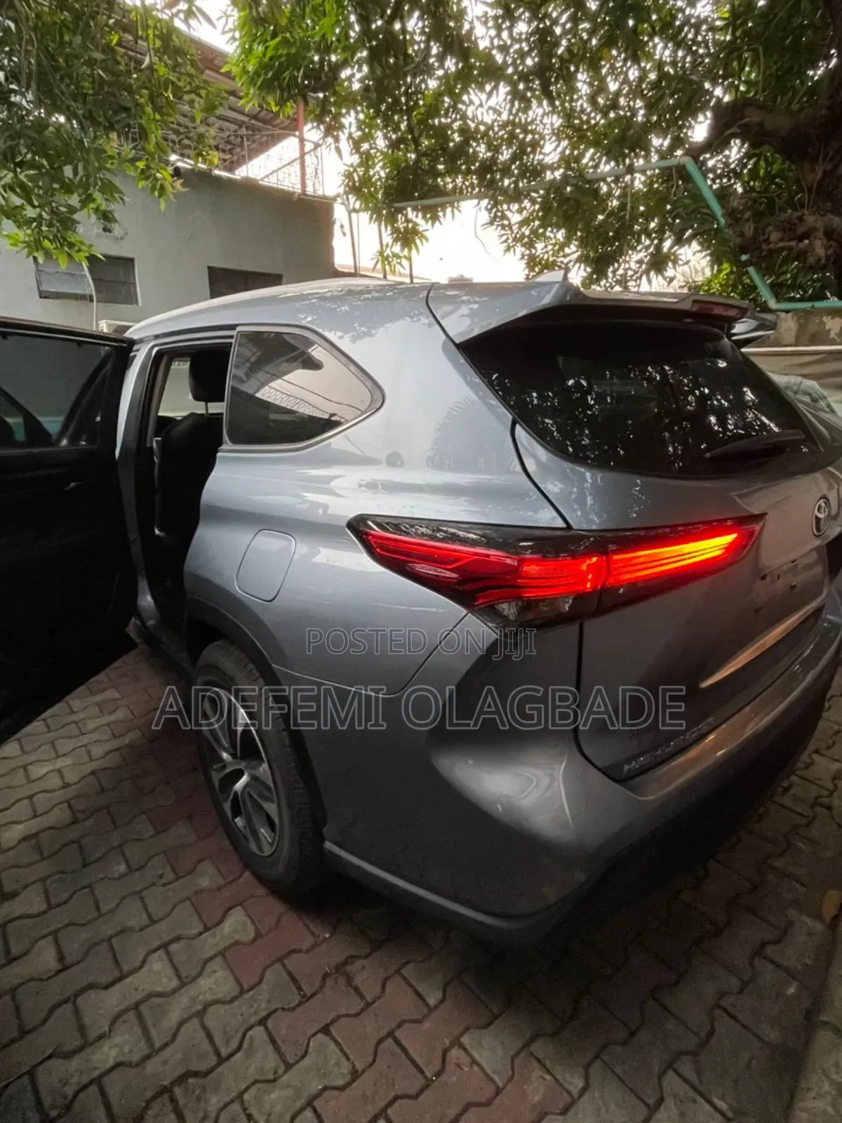 Toyota Highlander XLE 2022 Blue