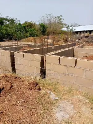 Uncompleted 10 Rooms Self Contain Hostel At Oye Ekiti