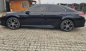 Toyota Camry LE FWD (2.5L 4cyl 8AM) 2018 Black