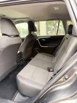 Toyota RAV4 XLE 2021 Gray