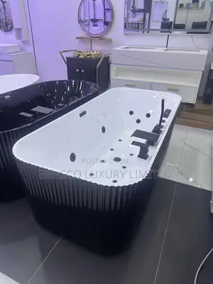 Luxury Freestanding Acrylic Whirlpool Massage Bathtub