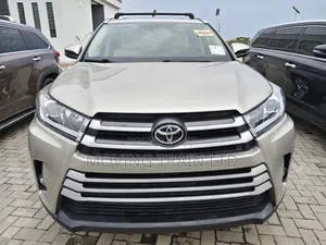 Toyota Highlander Limited V6 4x2 (3.5L 6cyl 6A) 2016 Gold