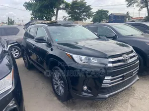 Toyota Highlander XLE 4x4 V6 (3.5L 6cyl 8A) 2017 Black