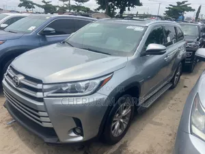 Toyota Highlander XLE 4dr SUV AWD (3.5L 6cyl 6A) 2015 Silver