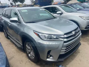 Toyota Highlander XLE 4dr SUV AWD (3.5L 6cyl 6A) 2015 Silver