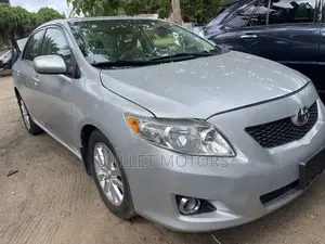 Toyota Corolla LE 4dr Sedan (1.8L 4cyl 4A) 2010 Silver
