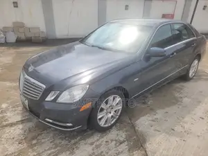 Mercedes-Benz E350 Base 4Matic Sedan AWD (3.5L 6cyl 7A) 2013 Gray