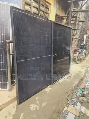 Canadian Solar Panel 600watt All Black 120 Cells Halfcut
