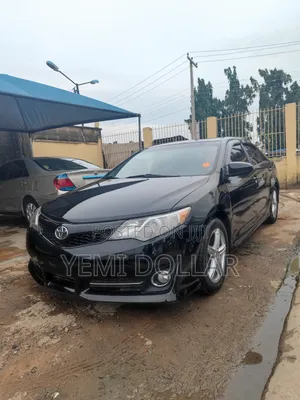Toyota Camry SE 4dr Sedan (2.5L 4cyl 6A) 2014 Black