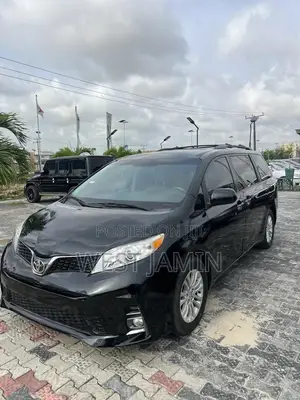 Toyota Sienna XLE 7 Passenger (3.5L 6cyl 6A) 2016 Black