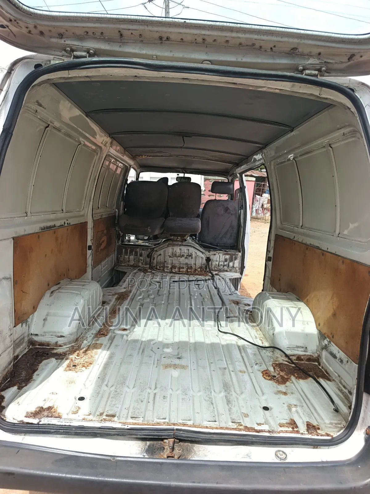 Toyota HiAce 2005 White