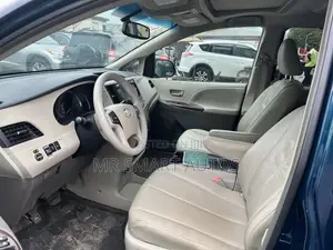 Toyota Sienna Limited 7 Passenger 2012 Blue