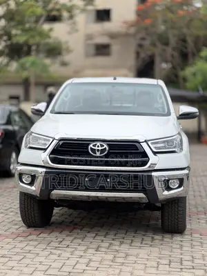 New Toyota Hilux 2025 White