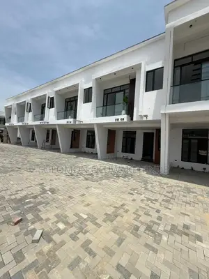 3bdrm Duplex in Ikota for sale