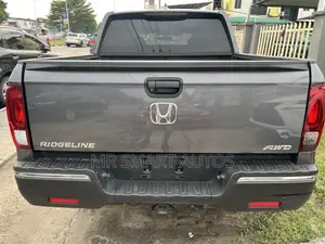 Honda Ridgeline RT AWD Crew Cab 125.2 in. WB 2017 Gray