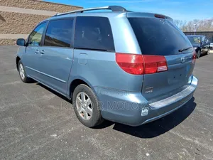 Toyota Sienna 2004 Blue