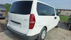Hyundai H1 2.4 GLS 2012 White