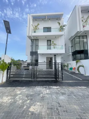 5bdrm Duplex in Chevron for sale