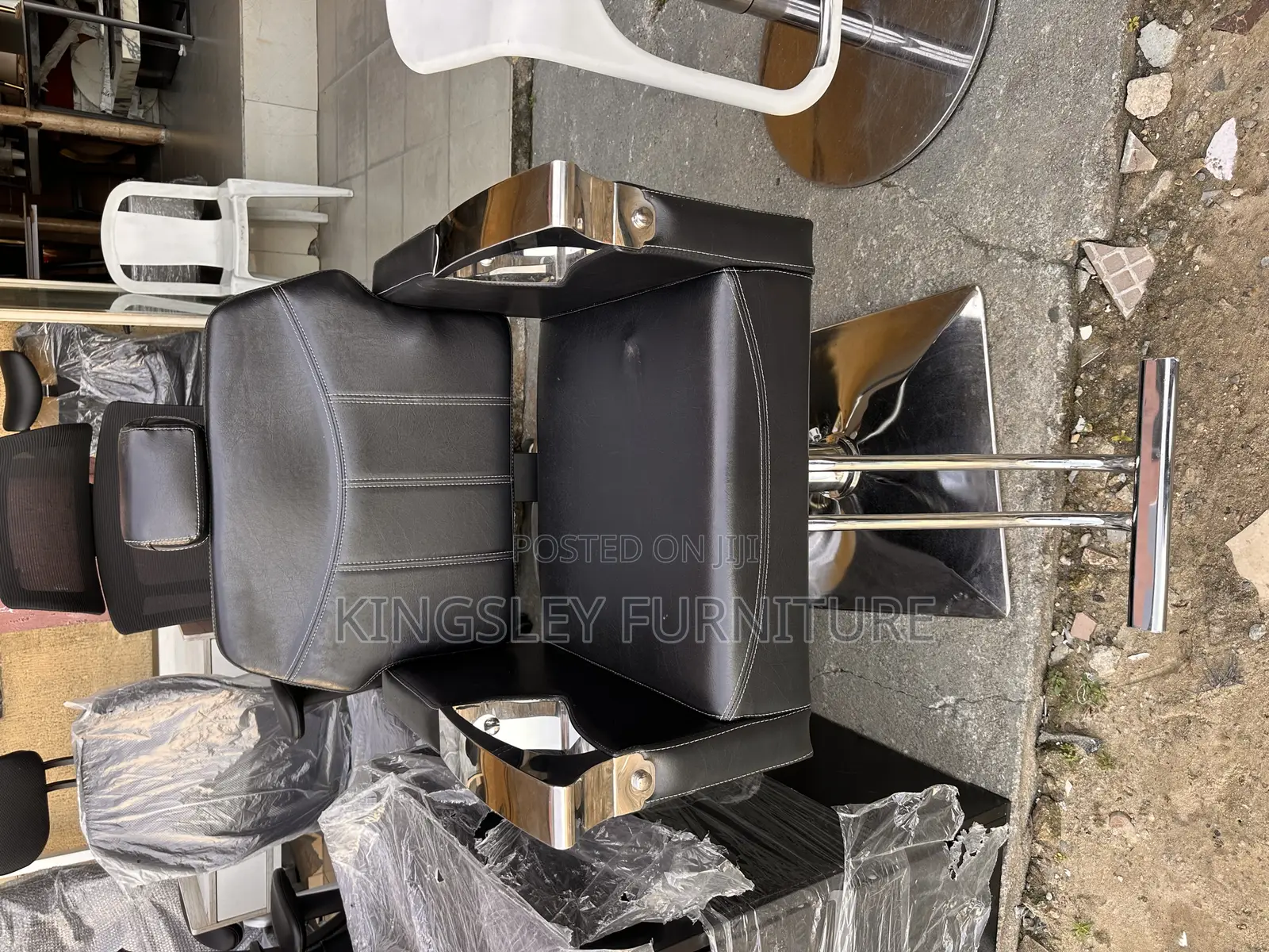 Black Big Saloon Chair
