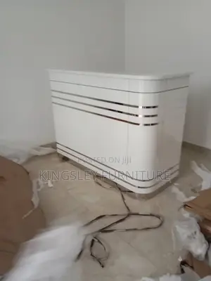 1.4 Meter White Reception Table