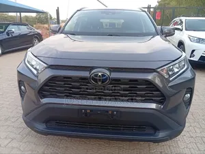 Toyota RAV4 XLE 2021 Green