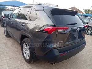Toyota RAV4 XLE 2021 Green