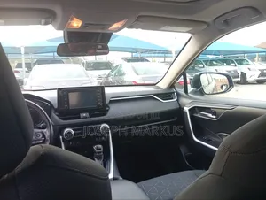 Toyota RAV4 XLE 2021 Green
