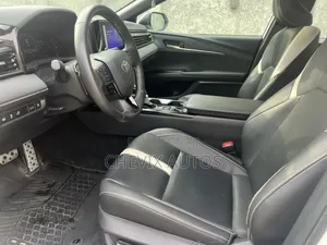 Toyota Camry SE 2025 White
