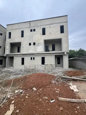 5bdrm Duplex in Kaura for sale