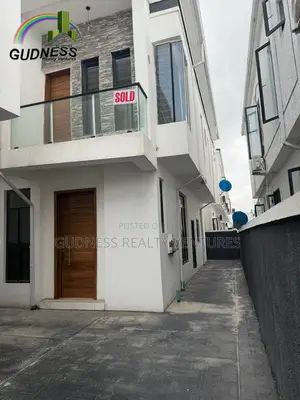 4bdrm Duplex in Ikota for rent