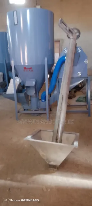 Feed Crusher, Mixer With Conveyor (Milling Machine)