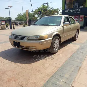 Toyota Camry 2000 Gold