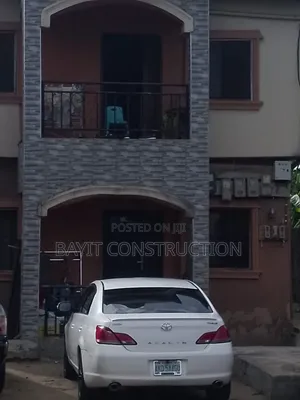 8bdrm Block of Flats in Alaba for sale