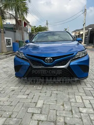 Toyota Camry SE FWD (2.5L 4cyl 8AM) 2018 Blue