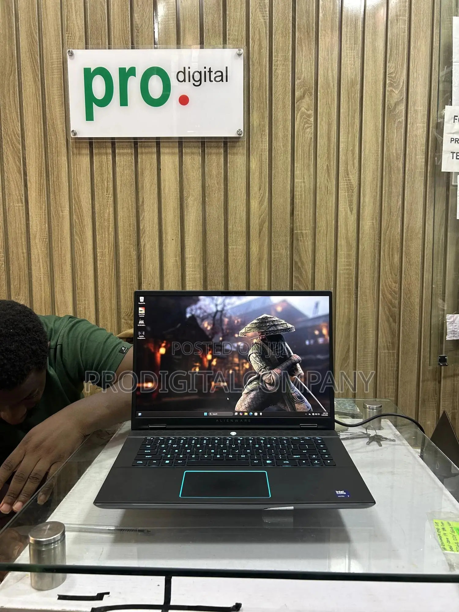 Laptop Dell Alienware M16 R2 32GB Intel Core Ultra 7 SSD 1T