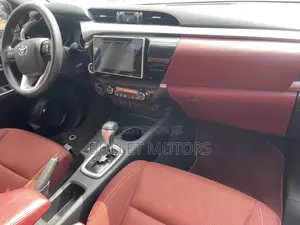Toyota Hilux Rugged X 4x4 2018 Blue