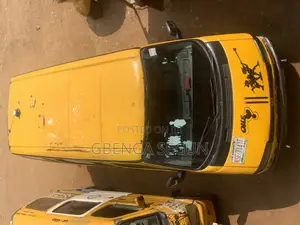 Volkswagen Transporter 2000 Yellow