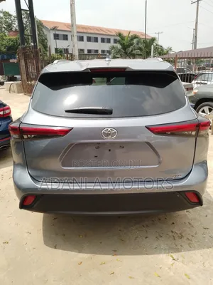 Toyota Highlander XLE 2022 Gray