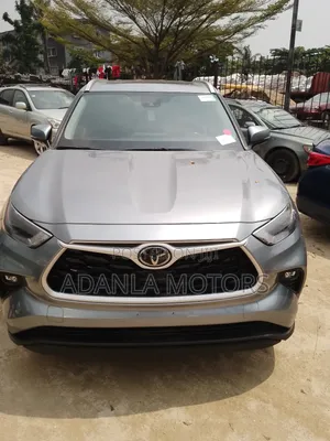 Toyota Highlander XLE 2022 Gray