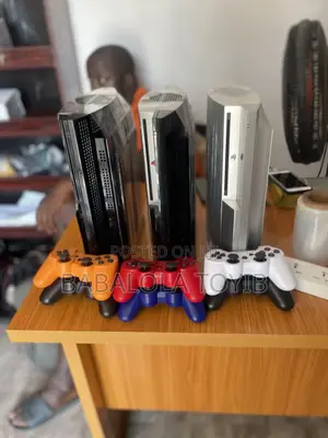 Ps3 Fat 60gb Contain 6games and 2 Controllers