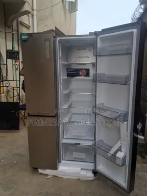 Hisense Rs-87-Ws 634l Fridge With Adjustable Glass Shelves