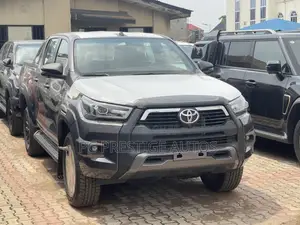 New Toyota Hilux 2025 Black