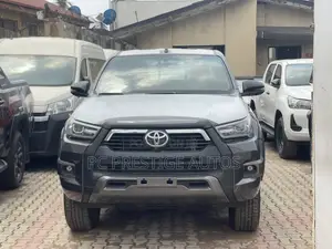 New Toyota Hilux 2025 Black