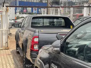 New Toyota Hilux 2025 Black