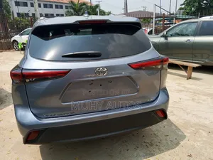 Toyota Highlander XLE 2022 Gray